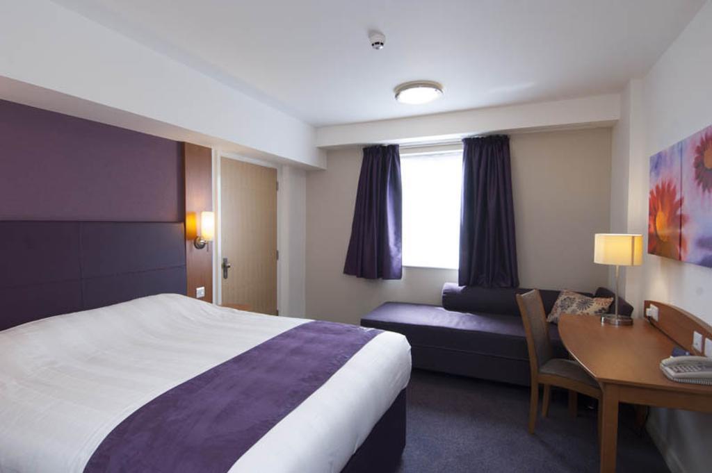 Premier Inn Birmingham Nec\u002FAirport Hotel Bickenhill Zimmer foto